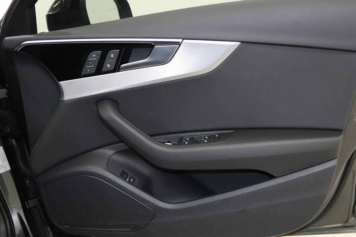 2023 Audi A4 45 TFSI S line B9