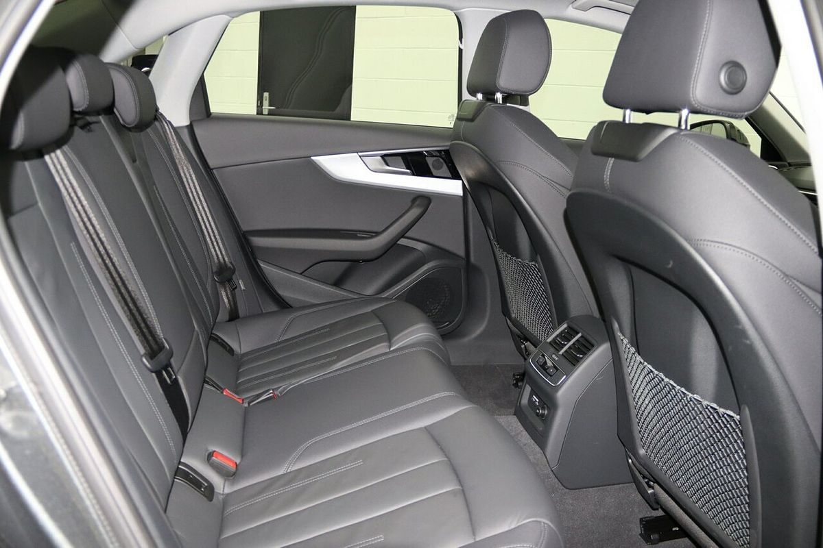 2023 Audi A4 45 TFSI S line B9