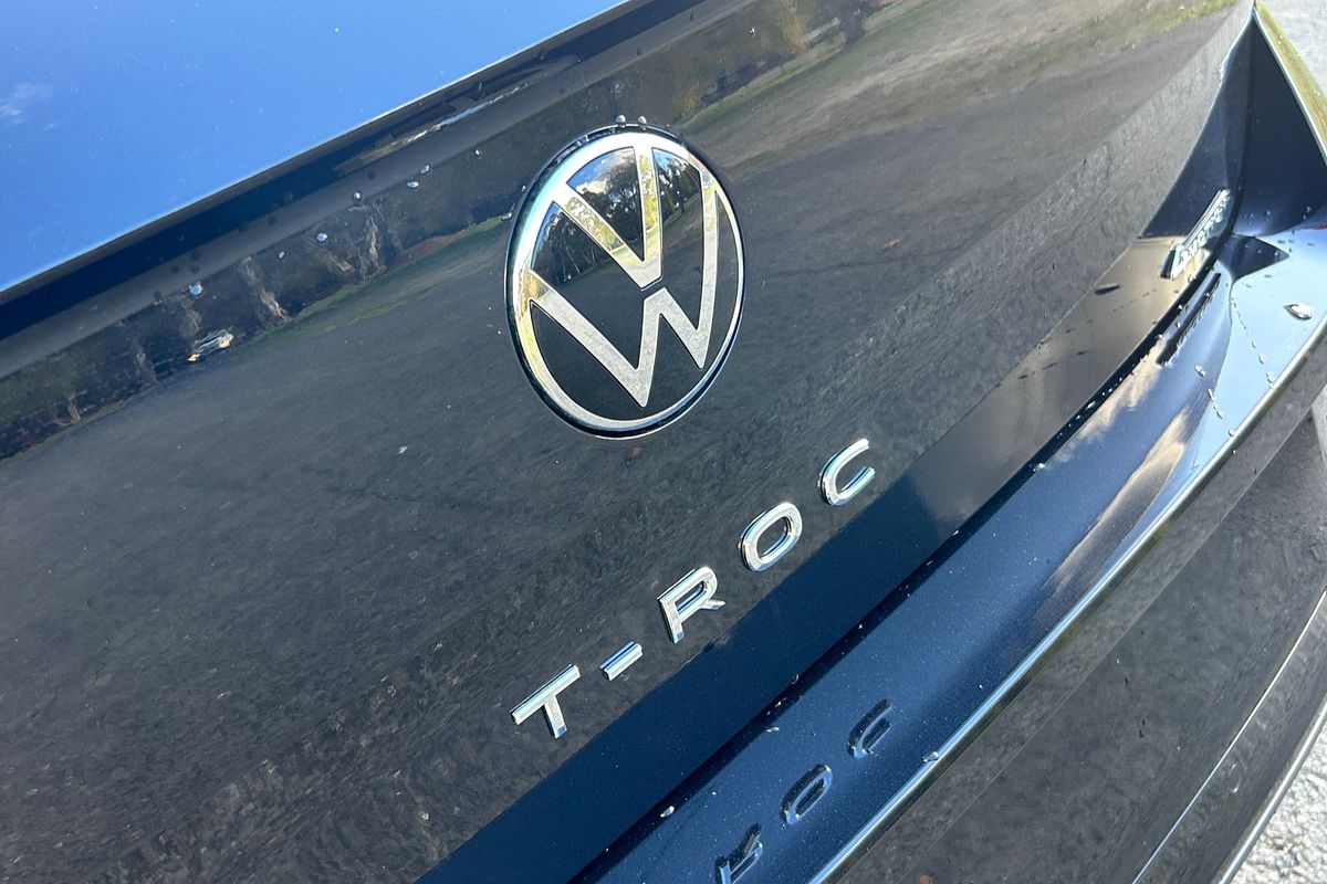 2025 Volkswagen T-Roc 140TSI R-Line D11