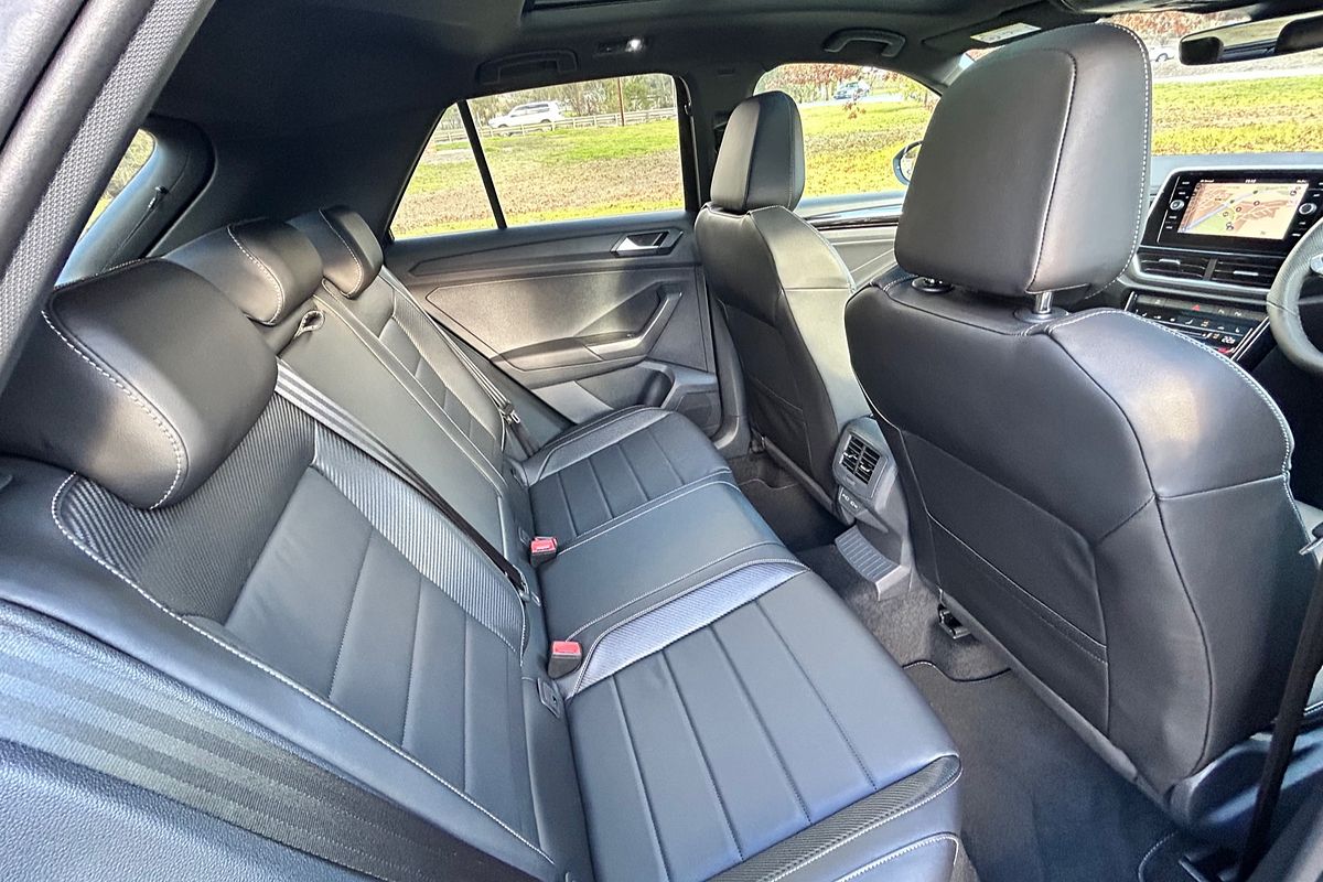 2025 Volkswagen T-Roc 140TSI R-Line D11