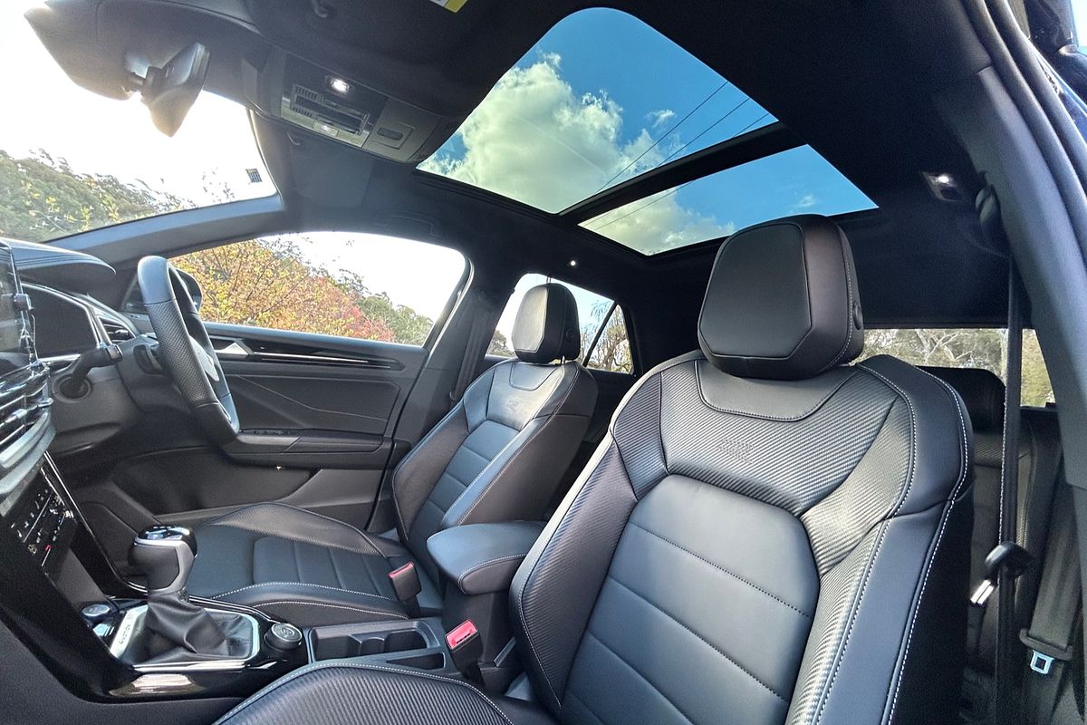 2025 Volkswagen T-Roc 140TSI R-Line D11