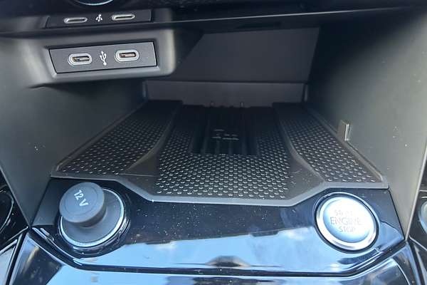 2025 Volkswagen T-Roc 140TSI R-Line D11