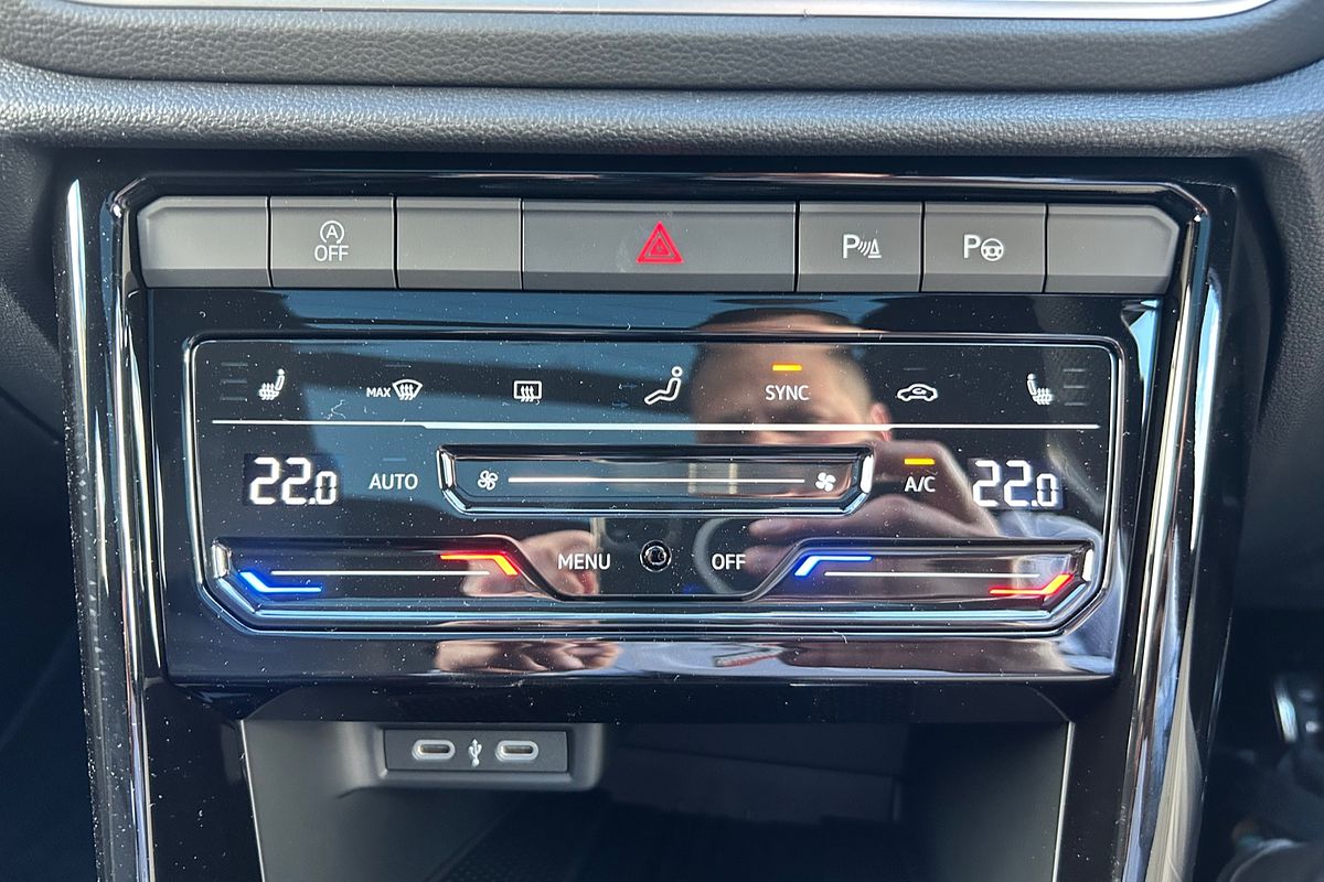 2025 Volkswagen T-Roc 140TSI R-Line D11