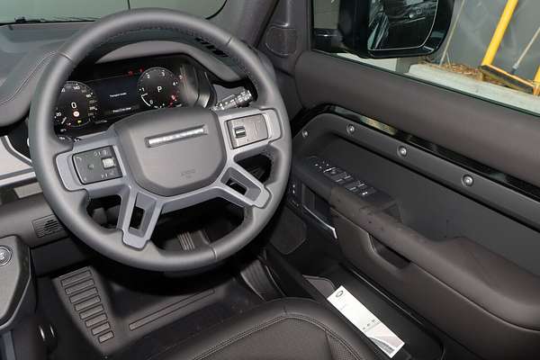 2025 Land Rover Defender 130 D350 X-Dynamic SE L663