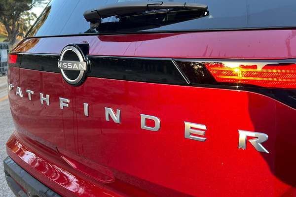 2024 Nissan Pathfinder ST-L R53