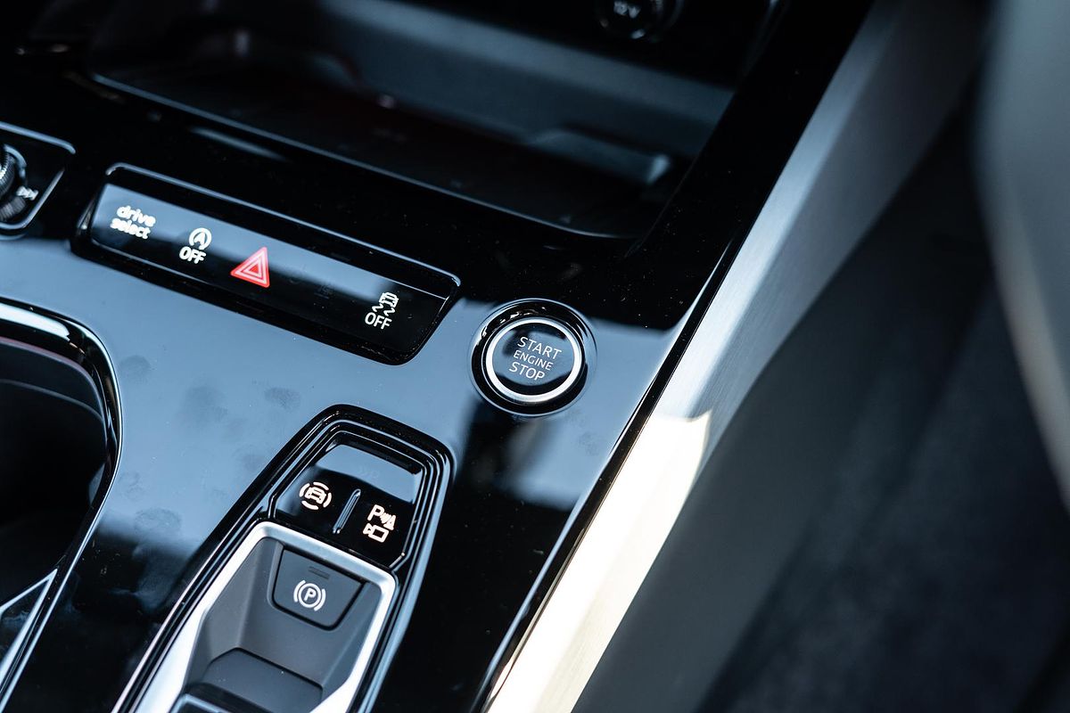 2025 Audi A5 TFSI 150kW S line B10