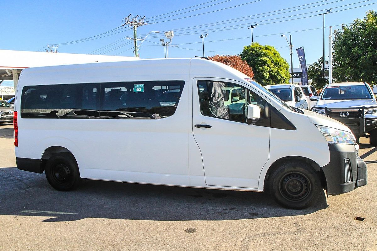2021 Toyota Hiace Commuter GDH322R