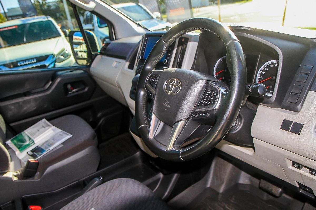 2021 Toyota Hiace Commuter GDH322R
