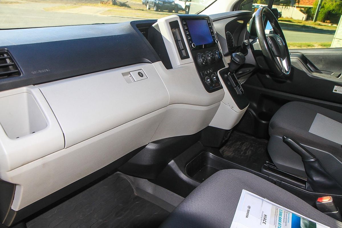 2021 Toyota Hiace Commuter GDH322R