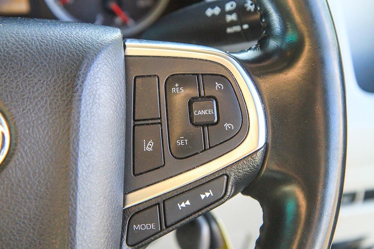 2021 Toyota Hiace Commuter GDH322R