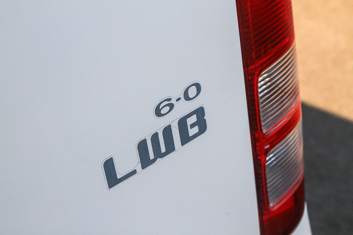 2015 Toyota Hiace KDH201R LWB