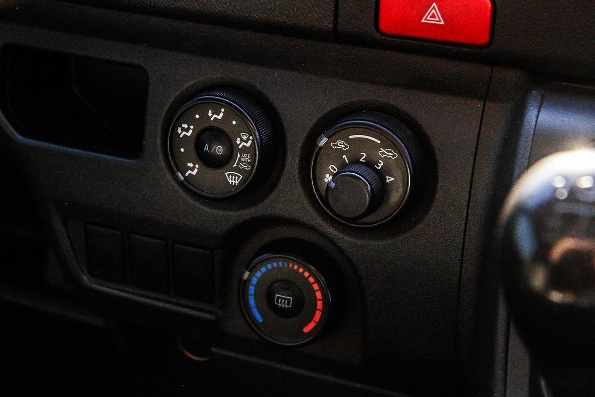 2015 Toyota Hiace KDH201R LWB