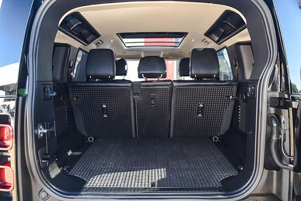 2021 Land Rover Defender 110 D300 SE L663