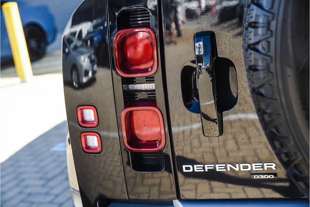 2021 Land Rover Defender 110 D300 SE L663