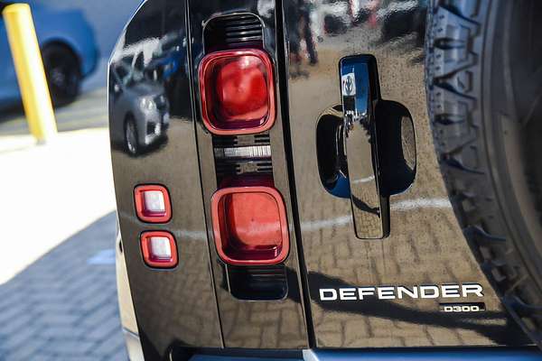 2021 Land Rover Defender 110 D300 SE L663