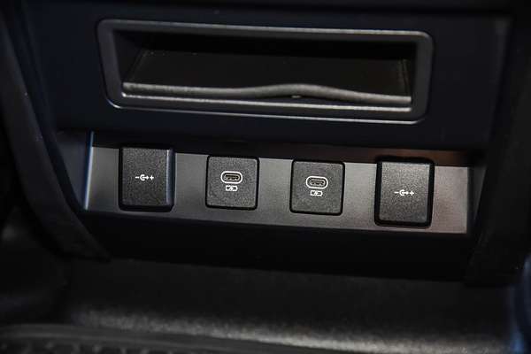 2021 Land Rover Defender 110 D300 SE L663