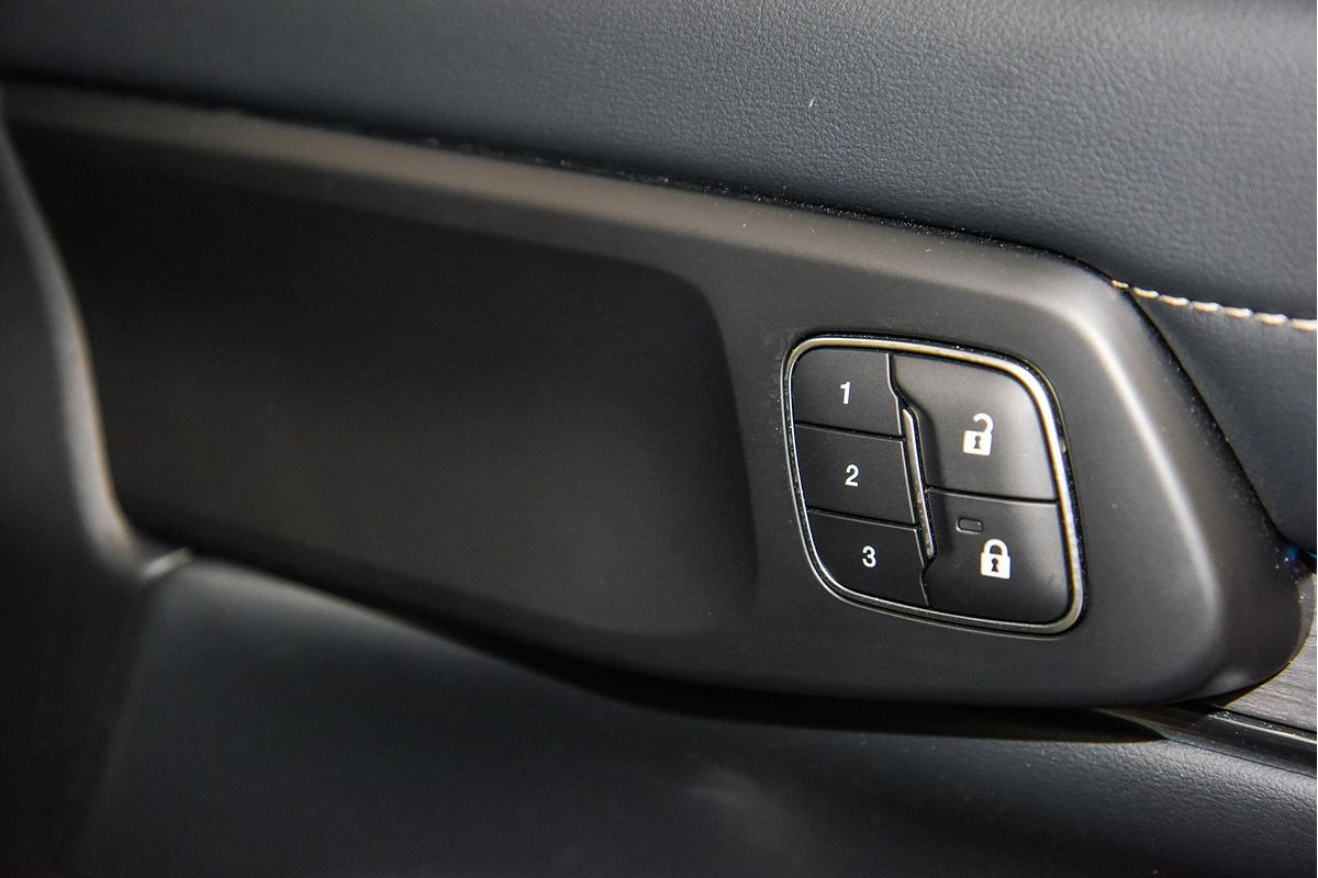 2024 Ford Everest Platinum