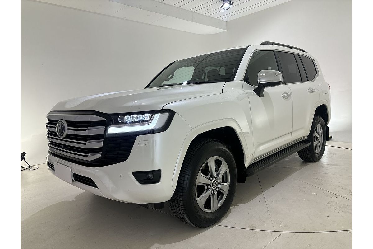 2023 Toyota Landcruiser Sahara FJA300R