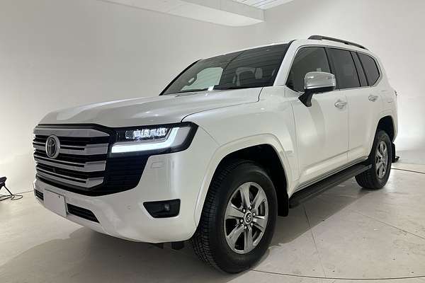 2023 Toyota Landcruiser Sahara FJA300R