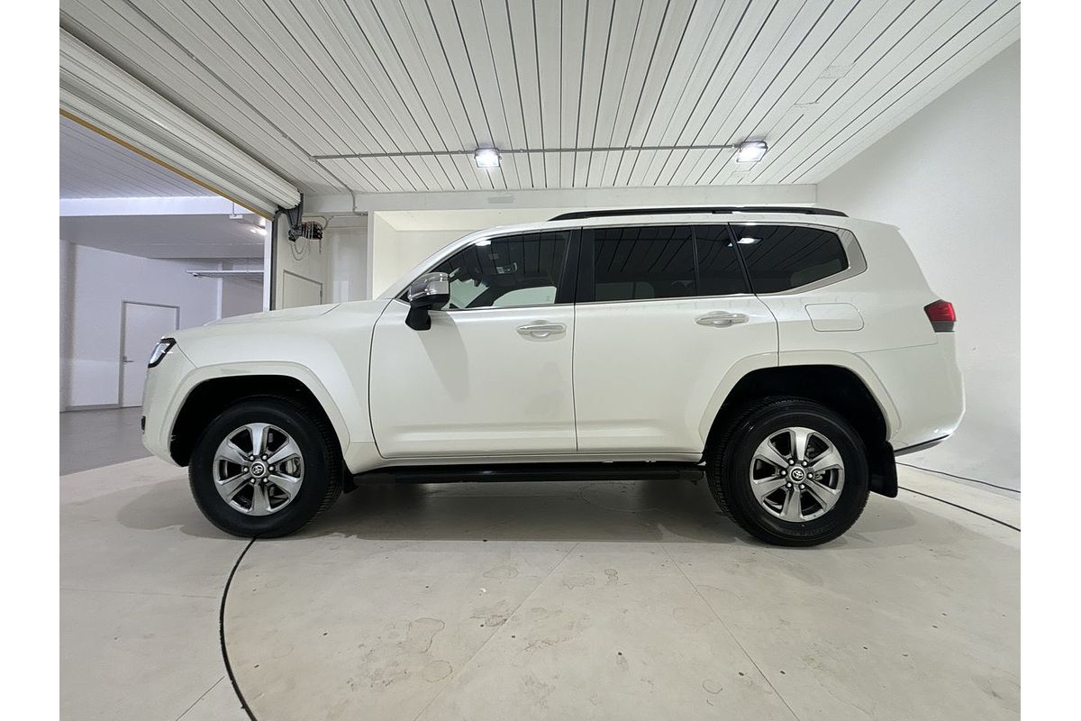 2023 Toyota Landcruiser Sahara FJA300R