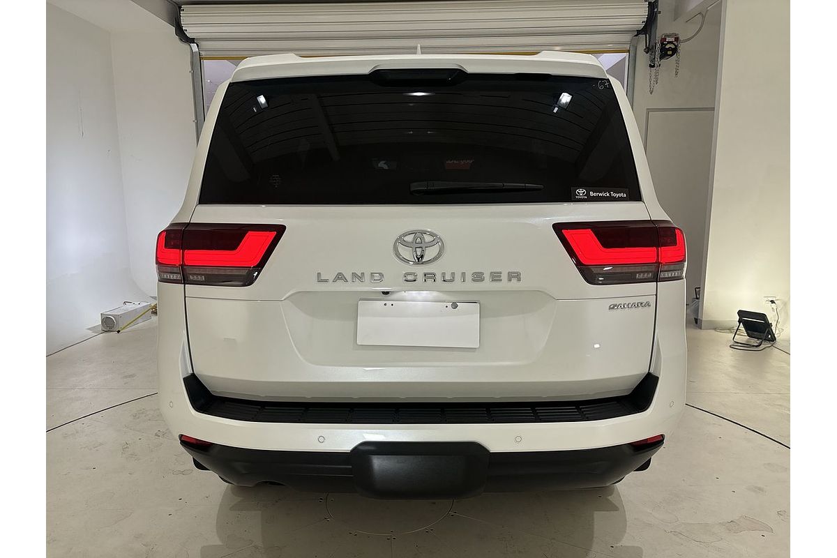 2023 Toyota Landcruiser Sahara FJA300R
