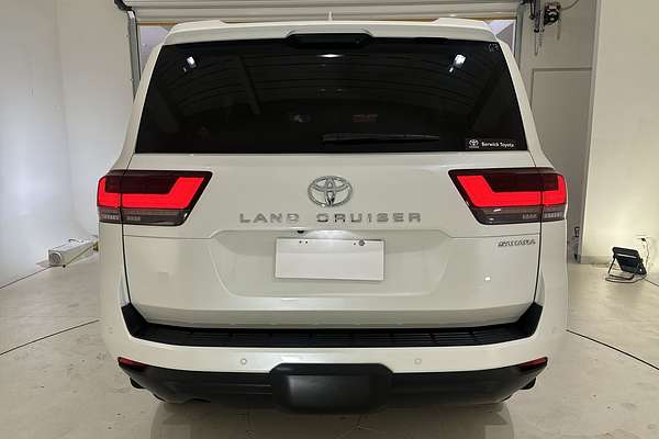 2023 Toyota Landcruiser Sahara FJA300R