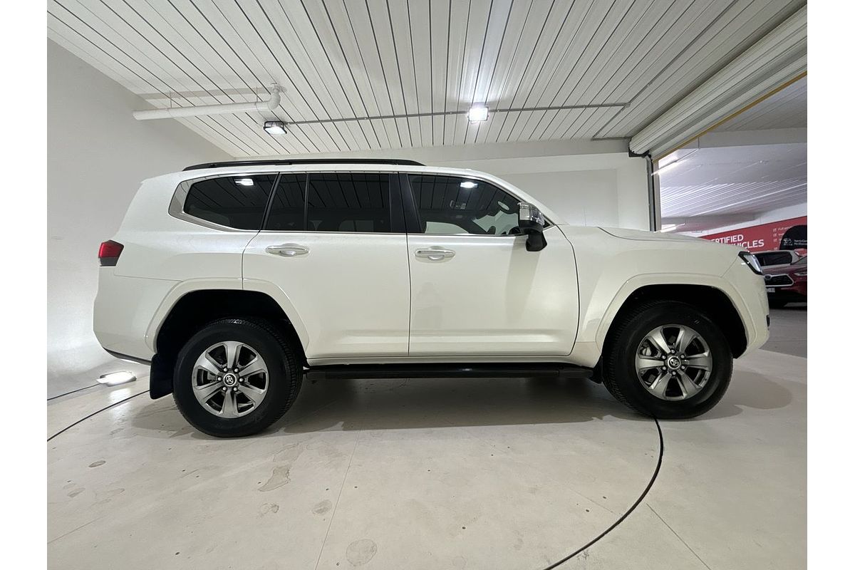 2023 Toyota Landcruiser Sahara FJA300R