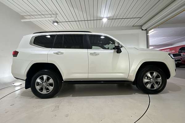 2023 Toyota Landcruiser Sahara FJA300R