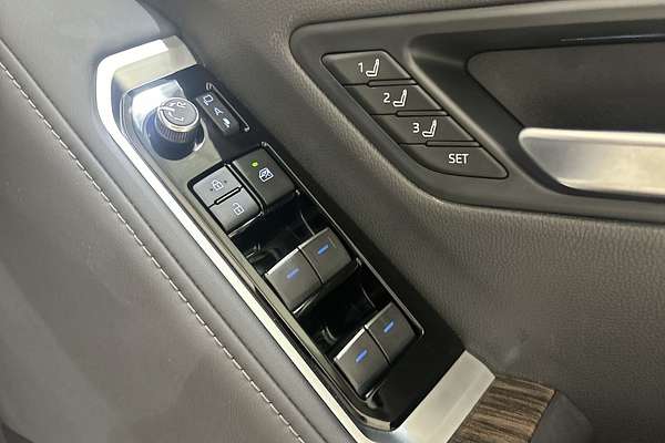 2023 Toyota Landcruiser Sahara FJA300R