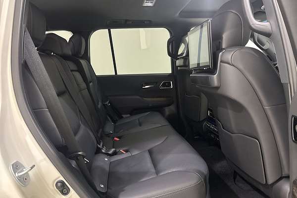 2023 Toyota Landcruiser Sahara FJA300R