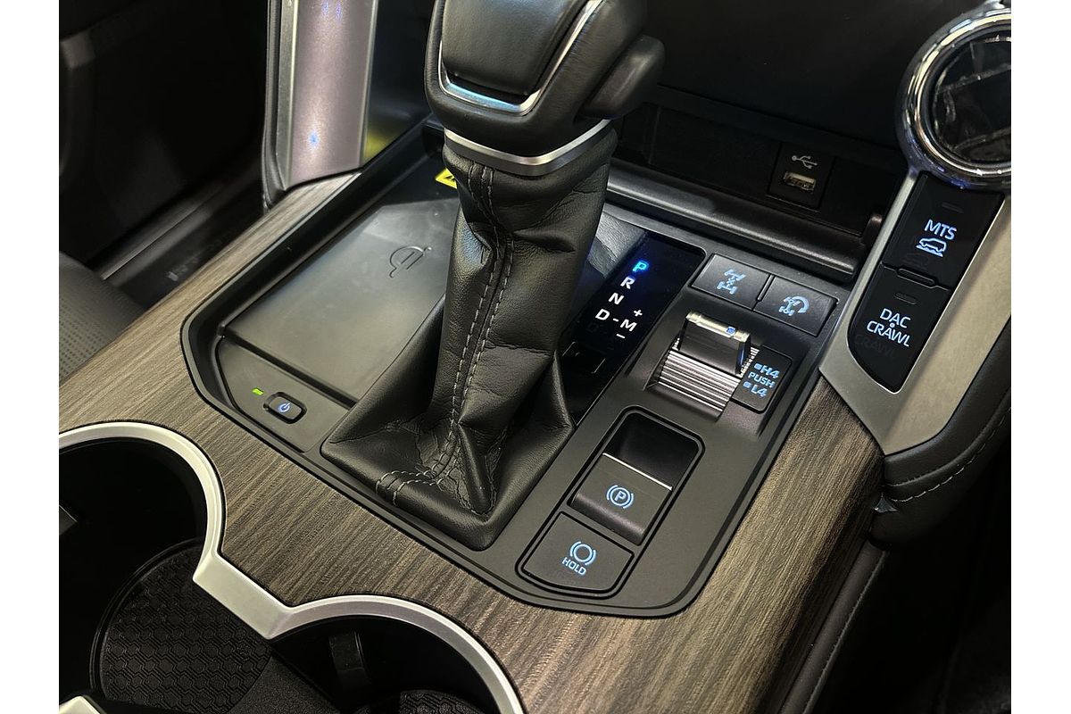2023 Toyota Landcruiser Sahara FJA300R