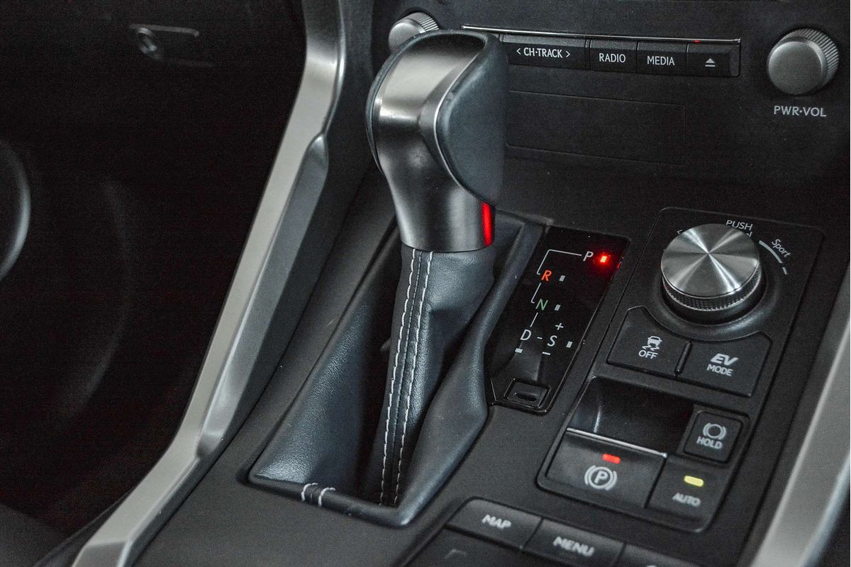 2018 Lexus NX NX300h Luxury AYZ10R