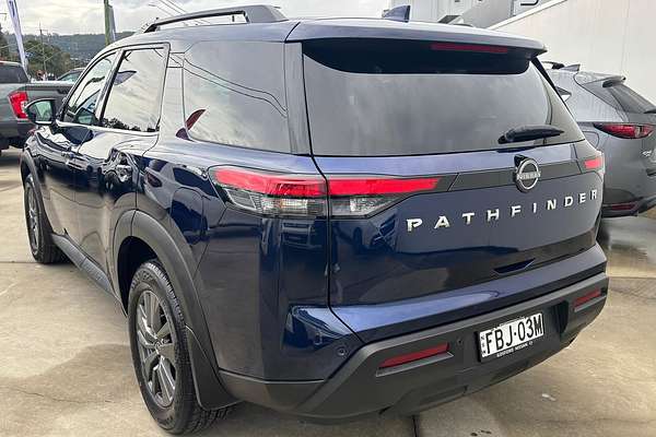 2022 Nissan Pathfinder ST-L R53