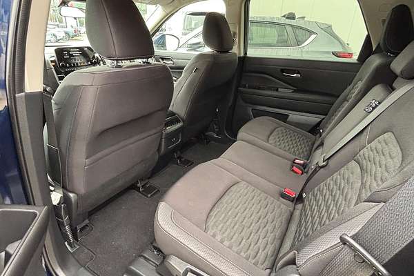 2022 Nissan Pathfinder ST-L R53