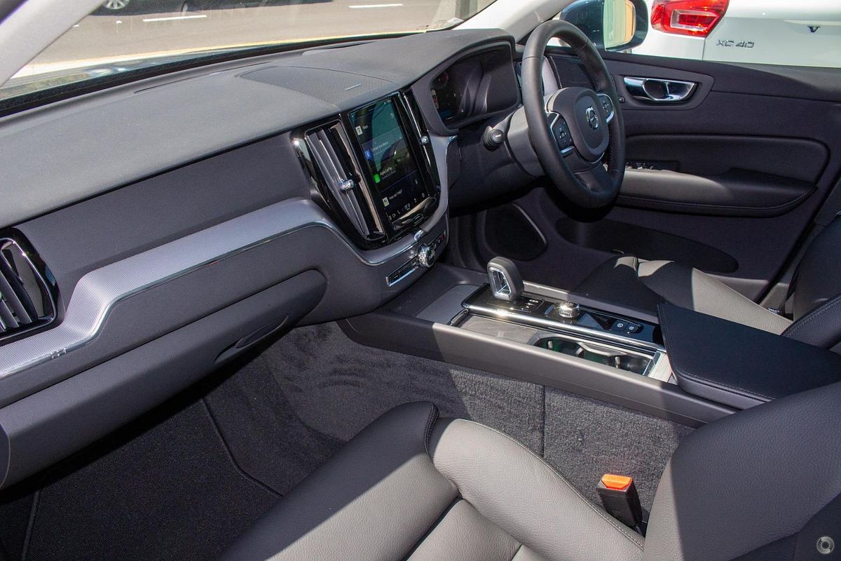 2024 Volvo XC60 Plus B5
