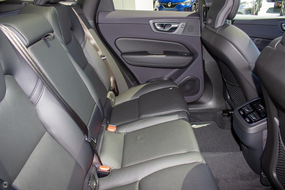 2024 Volvo XC60 Plus B5