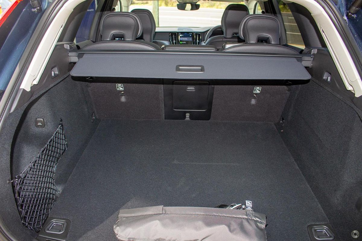 2024 Volvo XC60 Plus B5