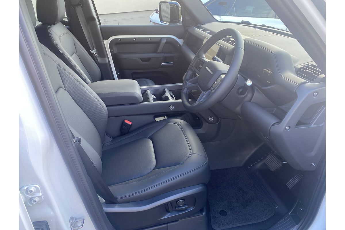 2025 Land Rover Defender 110 D350 X-Dynamic SE L663