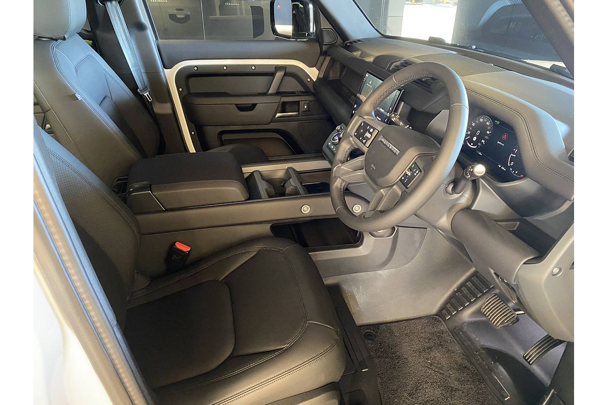 2025 Land Rover Defender 110 D350 X-Dynamic SE L663