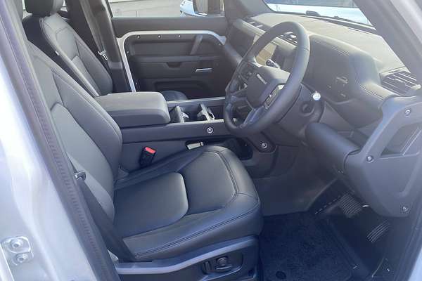 2025 Land Rover Defender 110 D350 X-Dynamic SE L663
