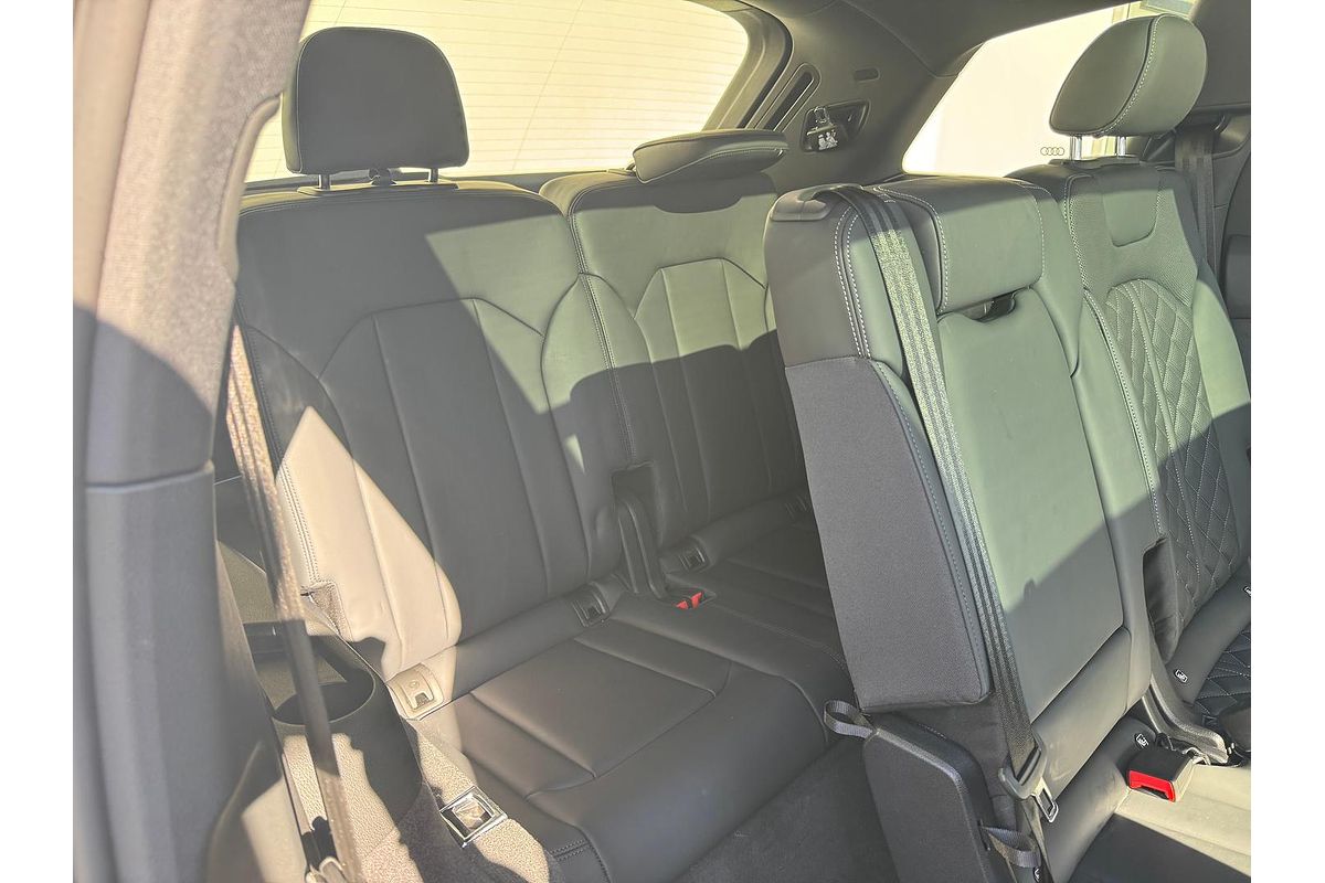 2024 Audi Q7 55 TFSI S line 4M
