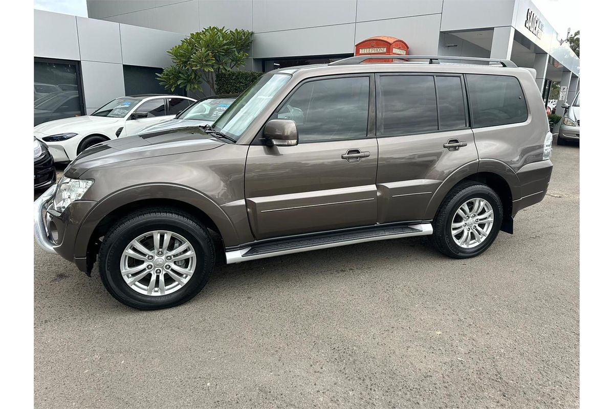 2014 Mitsubishi Pajero VR-X NW