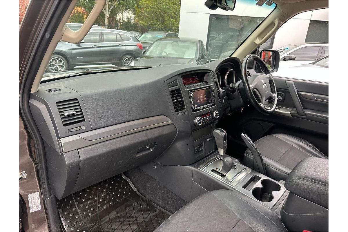 2014 Mitsubishi Pajero VR-X NW