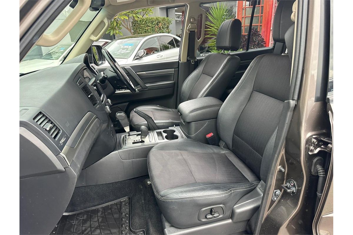 2014 Mitsubishi Pajero VR-X NW