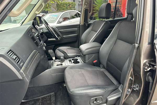 2014 Mitsubishi Pajero VR-X NW