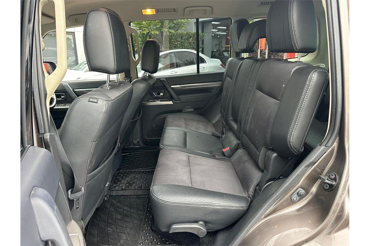 2014 Mitsubishi Pajero VR-X NW