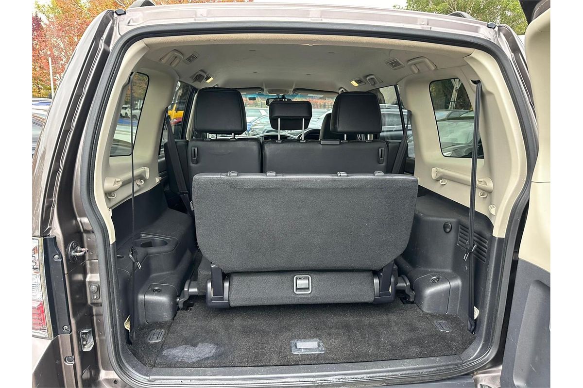 2014 Mitsubishi Pajero VR-X NW