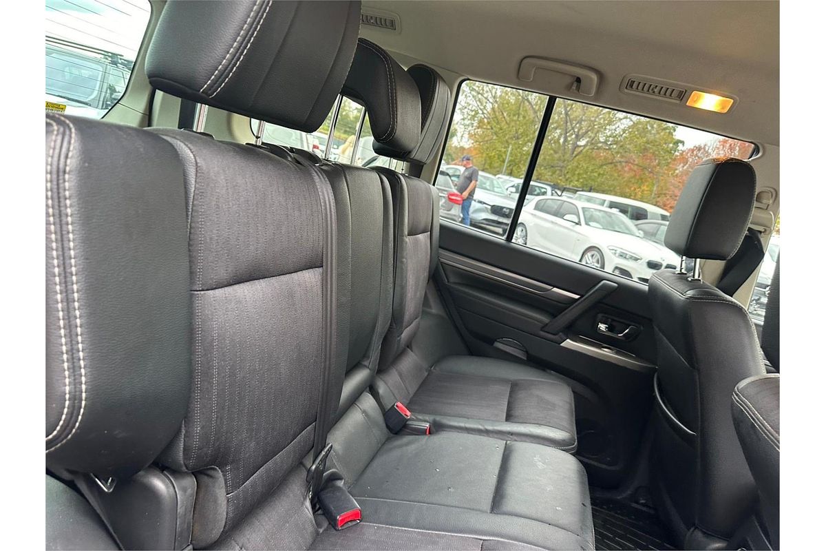 2014 Mitsubishi Pajero VR-X NW
