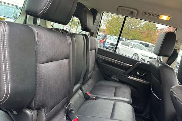 2014 Mitsubishi Pajero VR-X NW