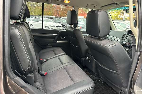 2014 Mitsubishi Pajero VR-X NW